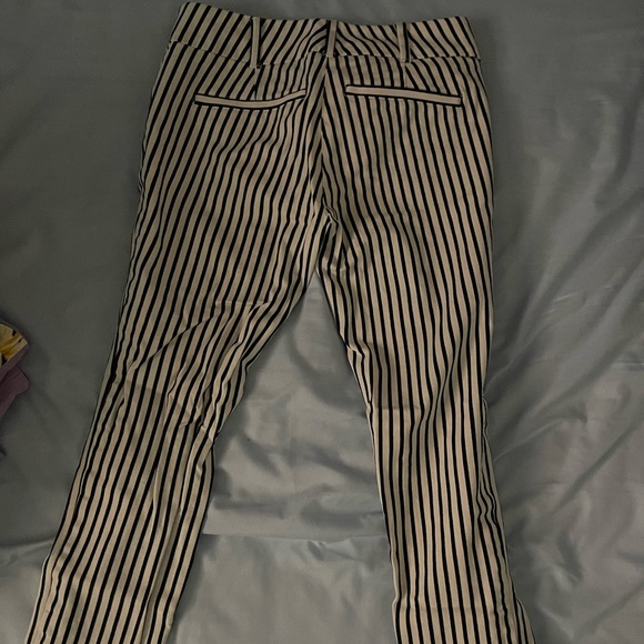 New York and company cropped black and white striped pants. Size 0 - Picture 3 of 3